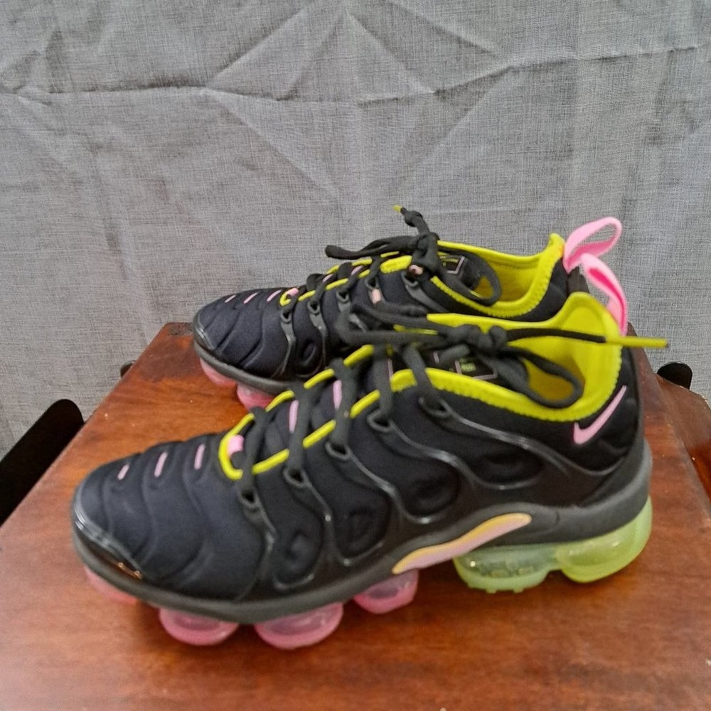 % Nike Air VaporMax Plus 'Pink Rise' Women Sz 7 Black Yellow / A 34